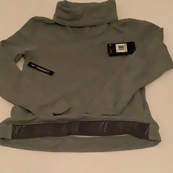 Nike Shirt - Picture 1 of 5